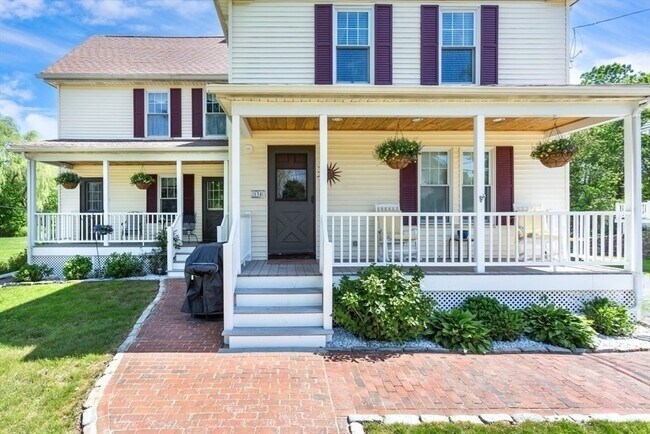Primary Photo - 134 Peck St