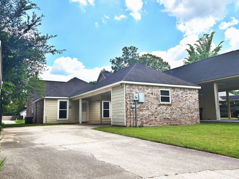 Building Photo - 1741 Twisted Oak Ln