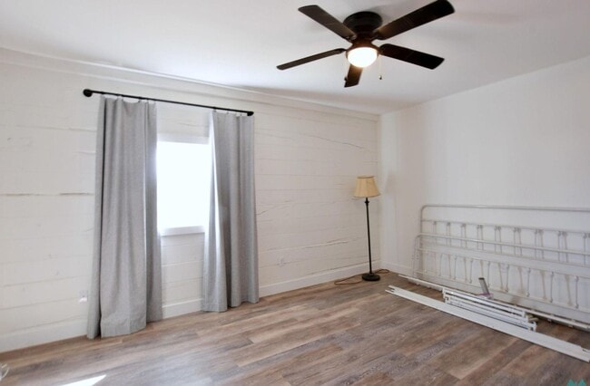 Building Photo - Beautifully Renovated 3bd/2ba home in Portales; Available 8/1/26