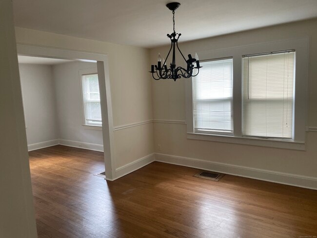 Building Photo - 10 Olmstead Pl