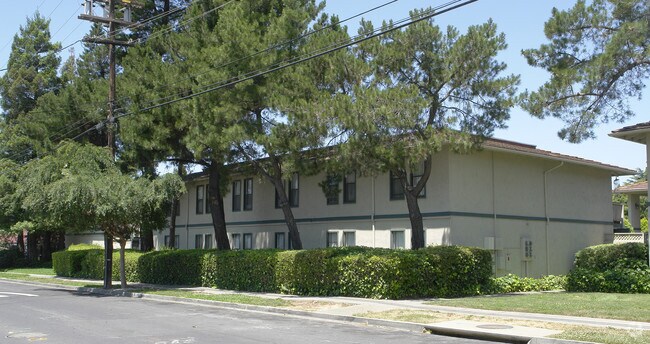 Building Photo - El Monte Apartments