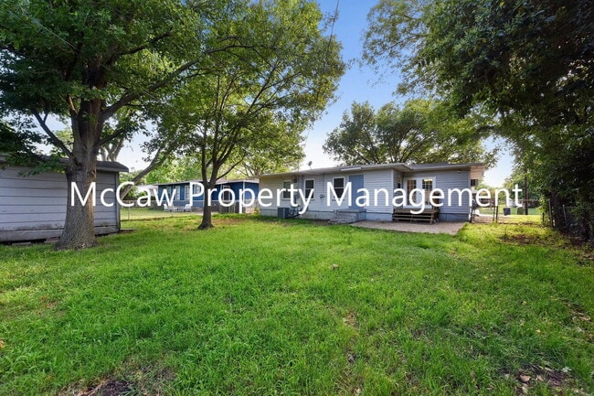 Building Photo - 1520 Hilltop Dr