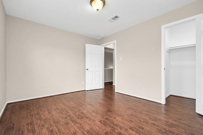 Building Photo - 8045 Ellinger Ln