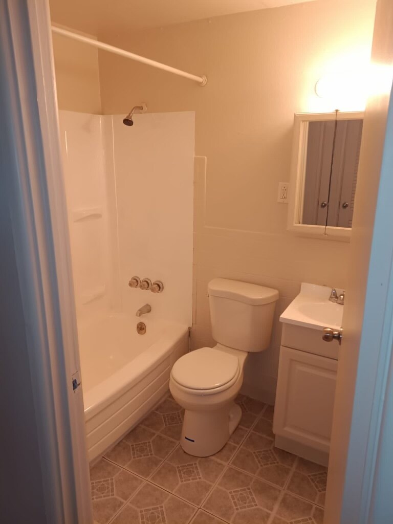 Building Photo - 5821 Stieren Dr