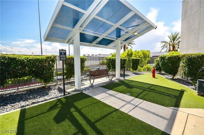 Building Photo - 4525 Dean Martin Dr