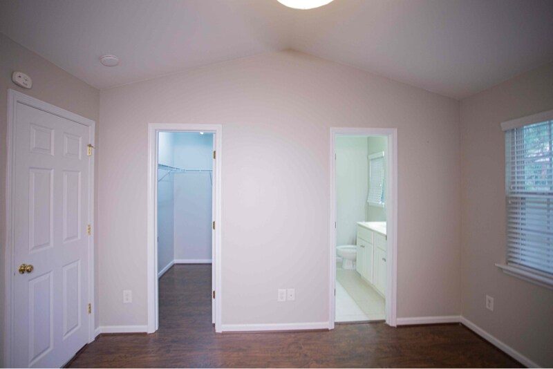 Building Photo - 10826 Holly Ridge Blvd