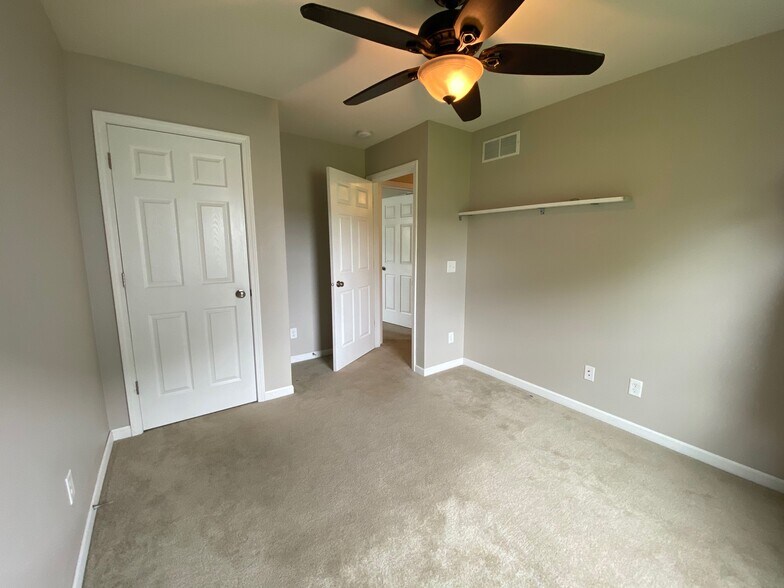 Building Photo - 1427 Springbrook Dr