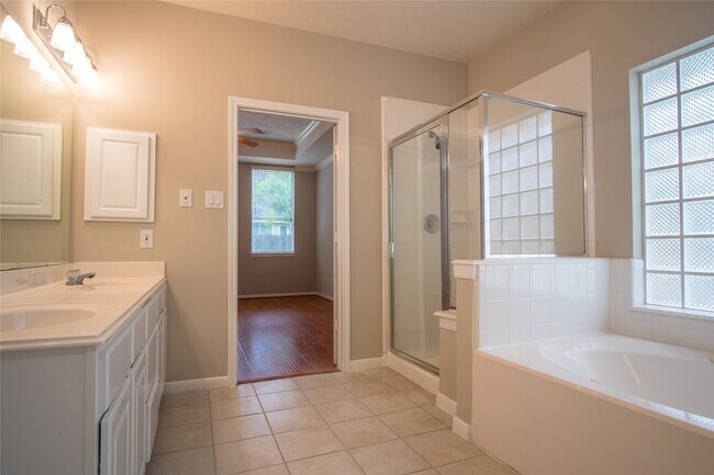 Building Photo - 3710 Heritage Colony Dr