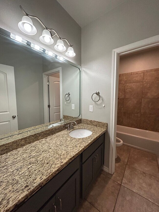 Building Photo - Beautiful Home is Desert Ridge