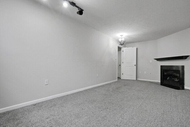 Building Photo - 6321 Marsh Wren Drive