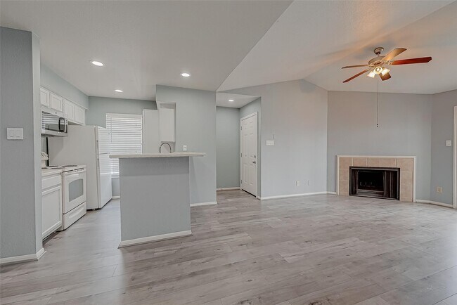 Building Photo - 14600 Fonmeadow Dr