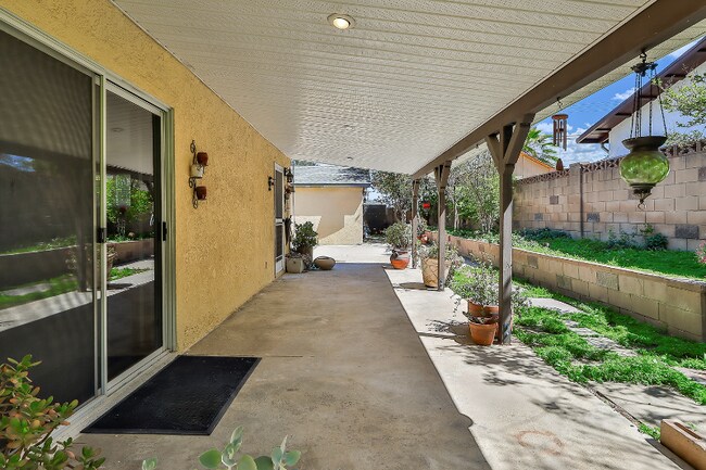 Building Photo - 24314 Kittridge St