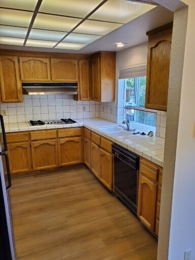Kitchen entry from formal dining room - 2040 Goldenrod Ln