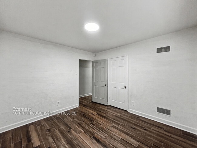 Building Photo - Beautiful 4-Bedroom Home with Modern Amenities / Pet-Friendly / Available Now!