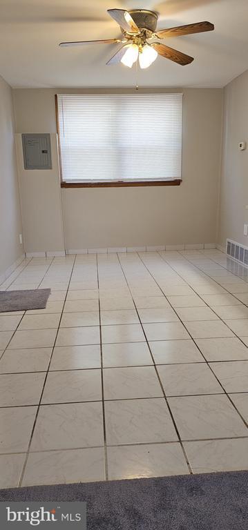 Building Photo - 435 N Springfield Rd