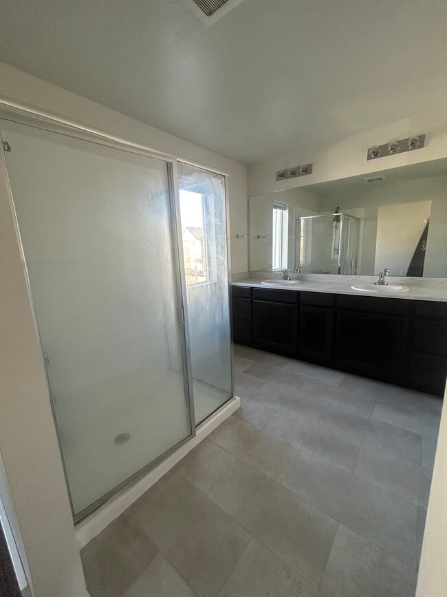 Building Photo - 1046 360 S