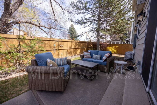 Building Photo - 16821 E Hialeah Ave