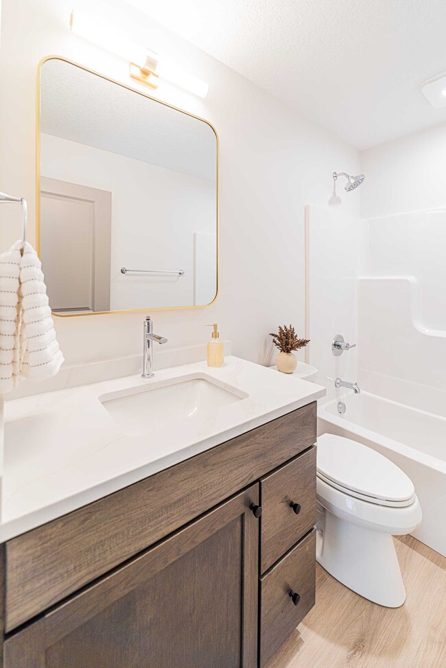 Building Photo - 14550 South Ave