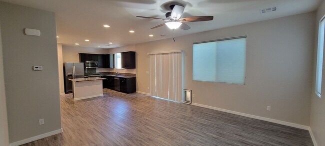 Building Photo - 4 bedroom plus roof top deck 1 bedroom dow...