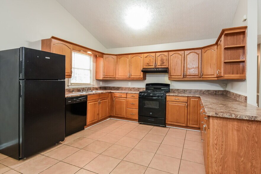 Building Photo - 28 Sweetwater Dr