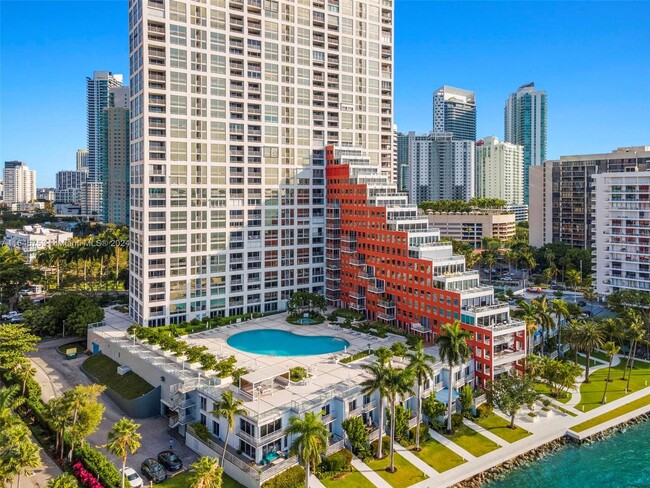 Building Photo - 1541 Brickell Ave