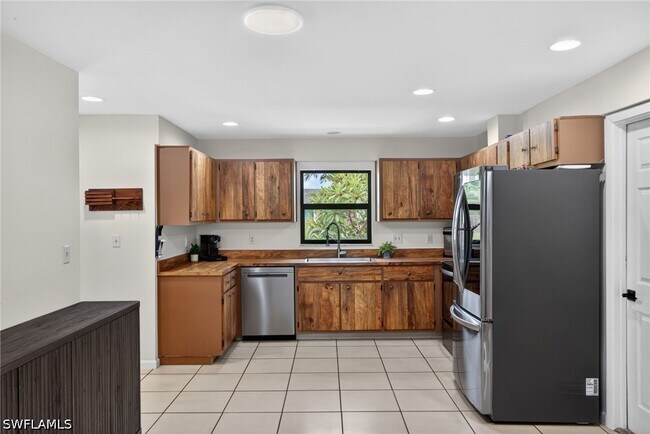 Building Photo - 18185 Hilda Dr
