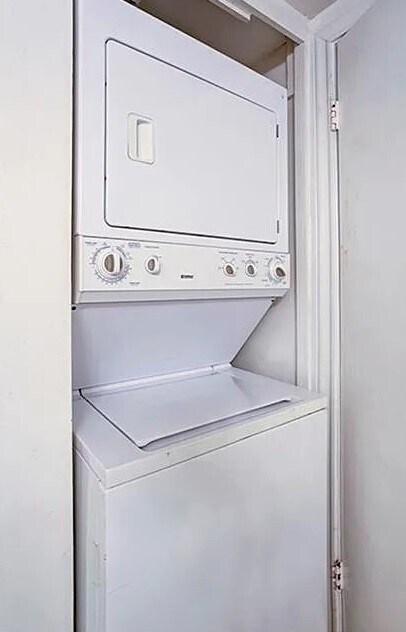 Building Photo - 5215 Arboles Dr