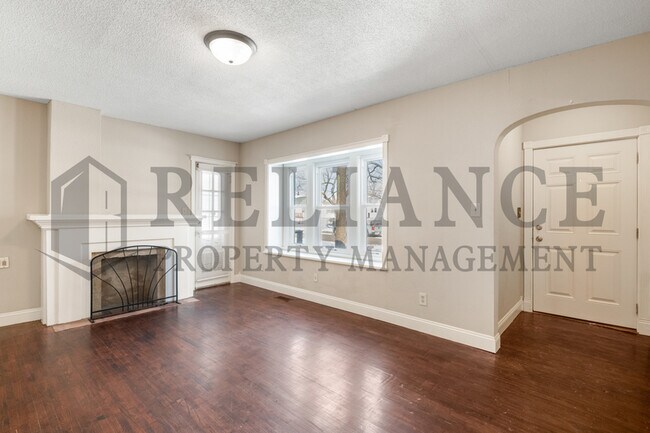 Building Photo - 4825 E Pine St