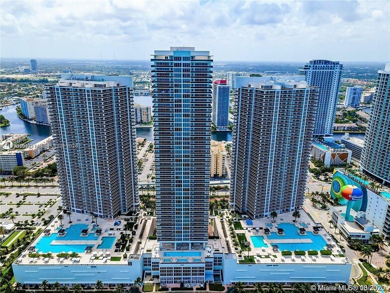 Building Photo - 1800 S Ocean Dr
