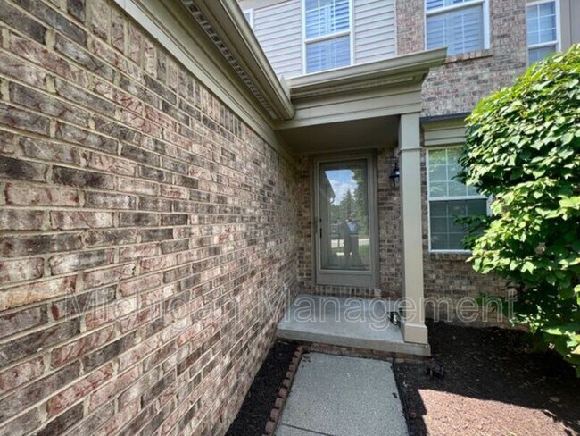 Building Photo - 4174 Hunters Cir E