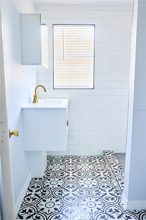 Building Photo - 3917 E Hanna Ave