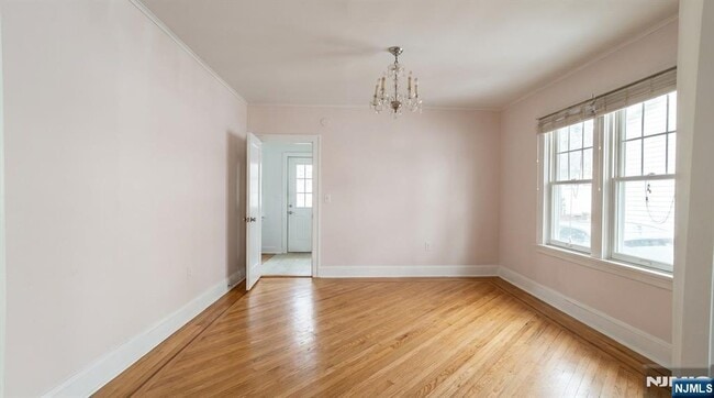 Building Photo - 33 Norwood Pl