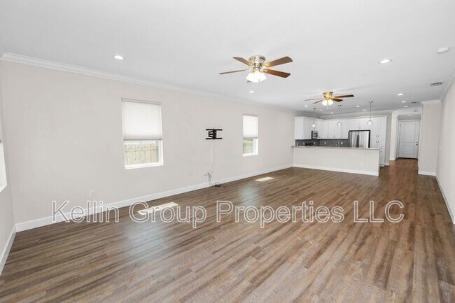 Building Photo - 3725 57th Ave N