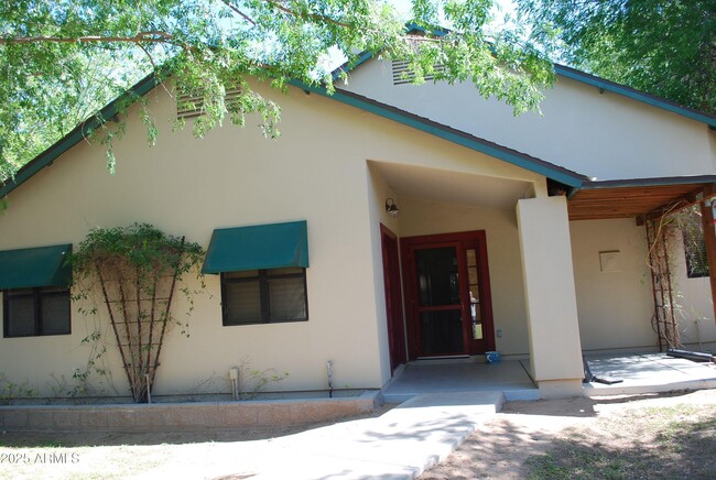 Building Photo - 1420 E Branham Ln