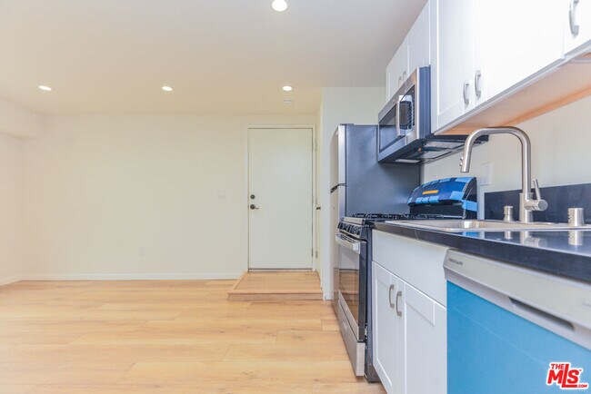 Building Photo - 1855 Euclid St