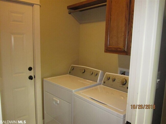 Building Photo - BEAUTIFUL HOME IN DAPHNE!