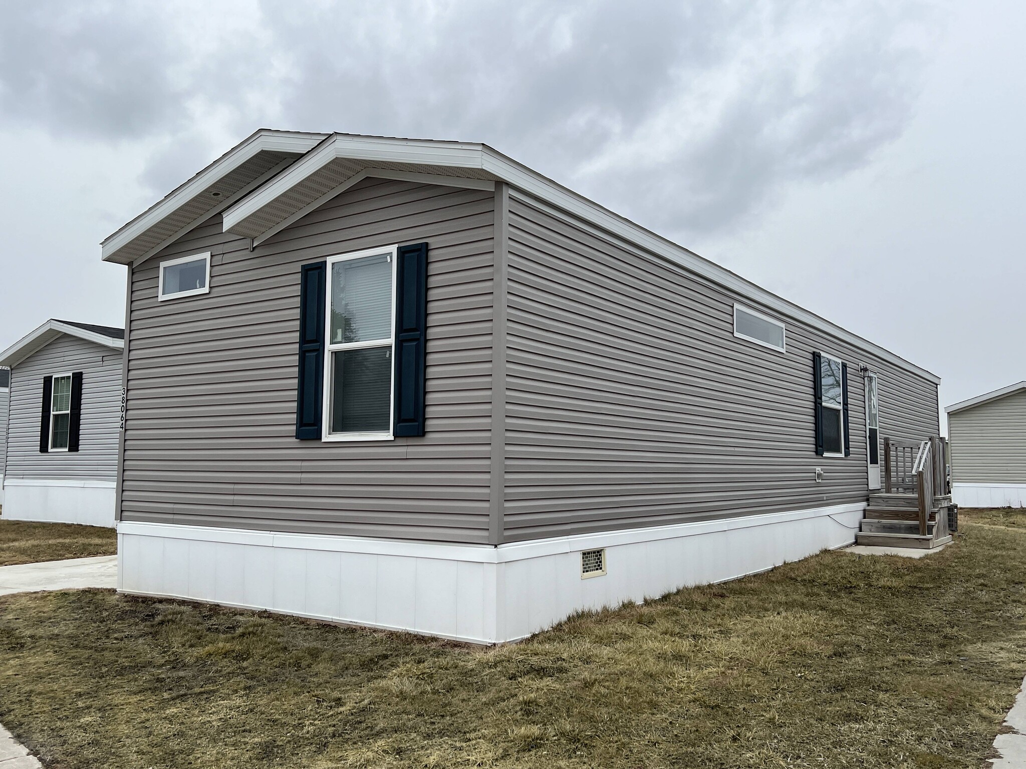 Building Photo - 38064 Leverette Ave