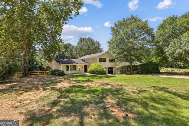 Building Photo - 190 Thompson Pl