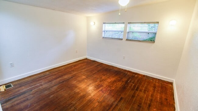 Building Photo - 1709 Cloverlawn Ave