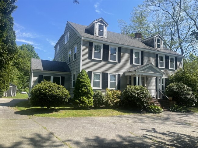 Building Photo - 44 Elm St