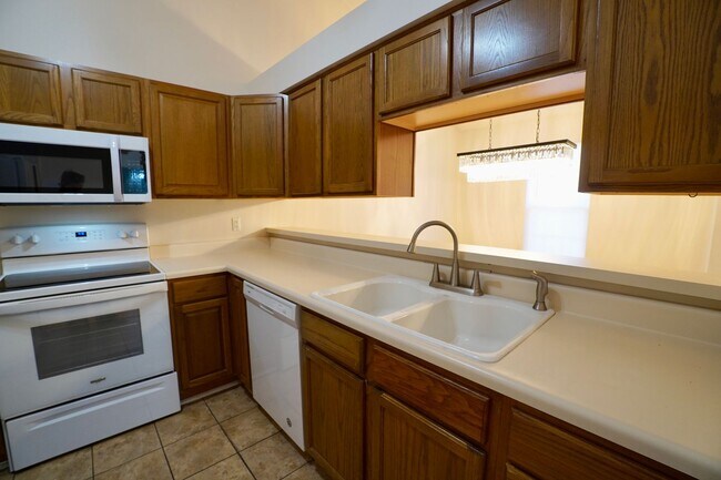 Building Photo - NICE One Level Nashville Area Home Near Lakes and Airport!