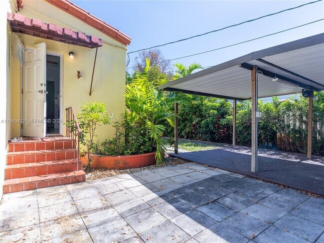 Building Photo - 630 SW 25th Rd