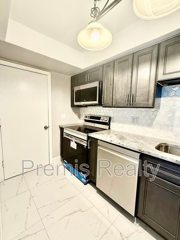 Building Photo - 3003 Bough Ave