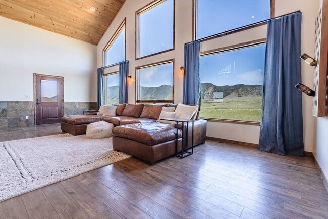 Building Photo - 67 Cowboy Wy