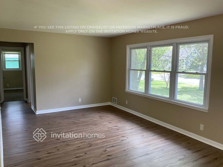 Building Photo - 816 81st Ave N