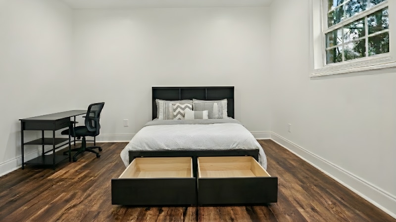 Building Photo - 126 Rue De La Paix