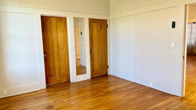 Building Photo - 130 E Malone St