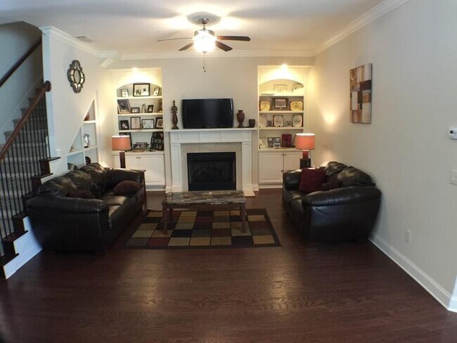 Building Photo - 2104 McFarlin Ln