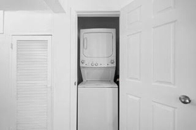 Building Photo - 2136 Drescher St