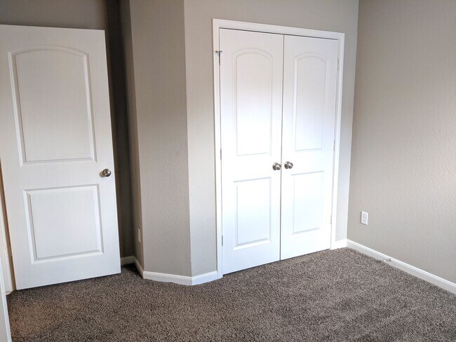 Building Photo - Available for Immediate Move-in! Wonderful Single Family Home in Siena!